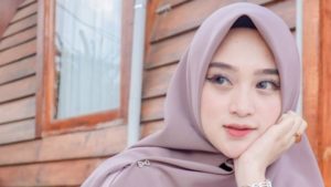 Jika Istrimu Tak Secantik Wanita yang Kamu Lihat, Berilah Dia Modal yang Cukup Untuk Mempercantik Dirinya