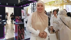 Dewi Sandra Ogah ke Klinik Kecantikan: Lebih Suka ke Majelis Taklim