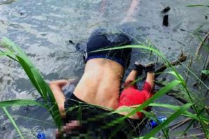 Ayah dan Putrinya ini Ditemukan Tewas Berpelukan di Sungai Saat Mereka Ingin Mencari Kerja dan Terbebas dari Kemiskinan