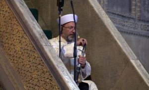 Turki Teruskan Tradisi Khatib Jum’at Pegang Pedang di Hagia Sophia