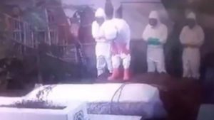 Viral Video Petugas Pemakaman Jenazah Covid-19, Sholat Jenazah Lakukan Rukuk