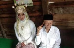 Nikahi Perawan 19 Tahun, Ternyata Kakek 68 Tahun Ini Seorang Mualaf, Ini Video Pernikahannya