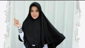 Meski di Rumah, Kapan Seorang Muslimah Boleh Melepaskan Jilbabnya?