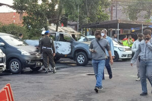 Kantor Polisi Ciracas Diserang Ratusan Orang , 2 Polisi Terluka, Mobil Wakapolsek Hancur