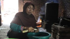 Belajar Ikhlas dari Mbah Illah, Juru Masak Santri Penghafal Al-Qur’an Patuk