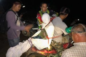 Jenazah Perempuan Ini Diikat di Sepeda Motor Sebelum Dibawa ke Rumah Duka