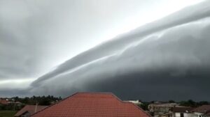 Bahaya Tsunami Jawa 20 Meter, BMKG: 20 Menit Sampai Daratan!