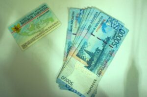 Dari HP Ketik Nomor KTP dan KK Untuk Dapat Rp 3,55 Juta Bantuan Pemerintah Ditransfer Buat Warga Mulai Umur 18 Tahun ke Atas