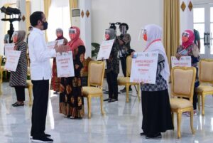 Cara Mendapatkan Bantuan Presiden Rp 2,4 Juta, Cukup Datangi Kantor Ini dengan Bawa KTP untuk Daftar