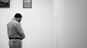 Nabi Muhammad Larang Pakai Masker saat Salat, Benarkah?