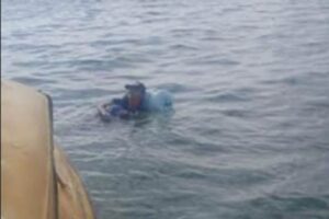 Ingin Pulang ke Malang, Pria Ini Nekat Berenang dengan Galon dari Balikpapan