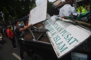 Sehari Setelah FPI Dibubarkan, TNI-Polri Bangun Posko di Petamburan III
