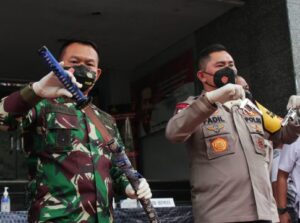 Dinilai Buat Gaduh, Fadli Zon Sepakat Pangdam Jaya dan Kapolda Dicopot