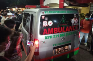 Detik-detik Romo Syafi’i dan Fadli Zon Diadang Puluhan Polisi Berseragam Hitam saat Mengurus Jenazah Laskar FPI