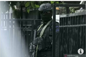 Tiba-tiba Anggota Densus 88 Langsung Menangkap SG Saat Berangkat Salat Jumat