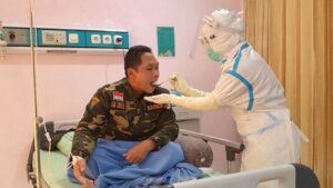 Viral! Bupati Lumajang Viral Usai Unggah Potret Disuapin Oleh Perawat