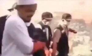 Beredar Foto Habib Rizieq Angkat Mayat Korban Tsunami Aceh 2004