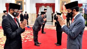 Sandiaga Pegang Tasbih Saat Dilantik Menjadi Menteri, Mengapa?