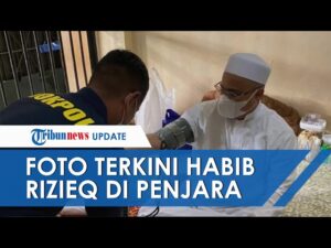 Foto Terbaru Rizieq Shihab Selama 12 Hari di Penjara, Terlihat Santai setelah Rambut Dicukur