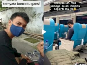 Terungkap! Sosok Pria Direkam Lagi Salat di Kereta, Netizen Salfok Pas Buka Masker: Idaman