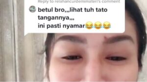 Lihat Ibunda Sholat Sendirian, Cewek Bertato Ini Pilih Pindah Agama
