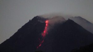 Dalam 6 Jam, Gunung Merapi Keluarkan 9 Kali Guguran Lava Pijar