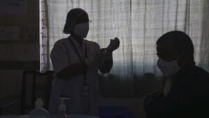 Tenaga Kesehatan Meninggal Mendadak 2 Hari Usai Disuntik Vaksin Pfizer