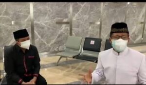 Melayat Jenazah Syekh Ali Jaber, Aa Gym: Wajahnya Bersih dan Tersenyum