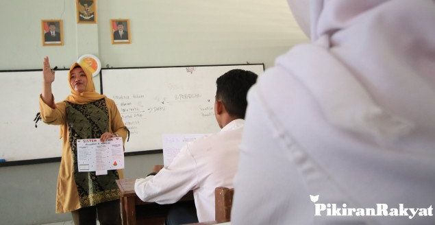 Guru Honorer Mengajar 16 Tahun Dipecat karena Posting Gaji, Wakil Ketua DPD Buka Suara