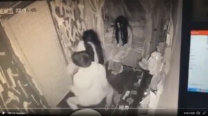 Masuk ke Rumah Hantu, Pemuda Ini Justru Ajak Kuntilanak Lomba Nge-dance