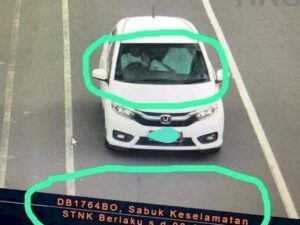 Pasangan Ini Tertangkap Kamera CCTV Tilang Elektronik Sedang Bermesraan di Dalam Mobil