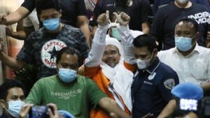 Hardikan Munarman hingga Putusan Offline Warnai Sidang Rizieq