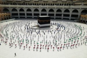 Arab Saudi: Hanya Jemaah yang Sudah Divaksin Covid-19 Diizinkan Umrah ke Mekkah