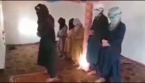 Viral Sejumlah Orang Sholat Sambil Melompat, Bacaan Komat-kamit