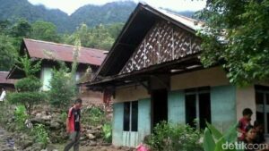 Unik! Tak Ada Rumah di Kampung Jalawastu Brebes yang Berbahan Semen