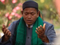 Bacaan Doa Setelah Sholat 5 Waktu Lengkap dan Artinya