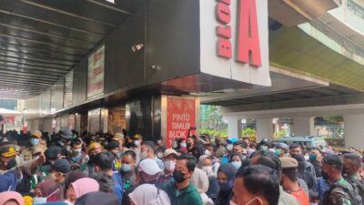 4 Alasan Bisa Tertular Covid-19 meski Pakai Masker di Tengah Kerumunan