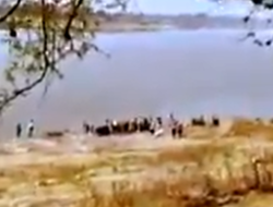 India Pasang Jaring di Sungai Gangga, Tangkap Puluhan Mayat Mengambang Diduga Korban Covid-19