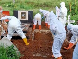 Tolak Pemakaman Jenazah Covid-19, Warga Bakar dan Bongkar Paksa Makam