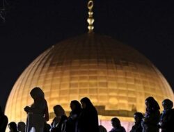 Bacaan Doa Malam Lailatul Qadar, Lengkap dengan Keutamaan dan Amalan Baiknya