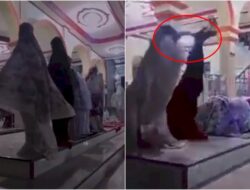 Heboh Dua Wanita Lecehkan Gerakan Sholat, Angkat Kaki ke Atas Saat Sujud