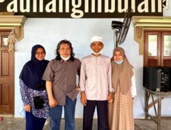 Ustaz Abdul Somad Gandeng Tangan Istri saat Pose Bareng Cak Nun, Netizen: Jangan Dilepas