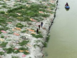 Mengerikan, Ratusan Mayat Pasien Covid-19 Keluar dari Sungai Gangga Saat Air Naik