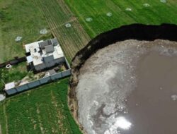 Penampakan Sinkhole, Lubang Raksasa di Meksiko yang Tiba-tiba Muncul