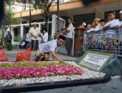 Ayam Masuk Makam Gus Dur Dibeli Jutaan Rupiah