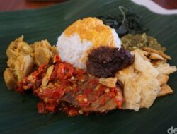 Orang Malaysia Ini Kaget Saat Pertama Kali Makan Nasi Padang di Indonesia