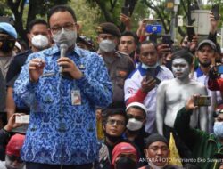 Kenaikan UMP DKI 5,1% Ditolak Pengusaha, Bakal Gugat Anies ke PTUN