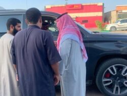 Lihat Mobil Rakyatnya Mogok di Jalan, Pangeran Arab Saudi Belikan Mobil Baru
