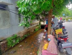 Selokan Ikan di Pamulang Tangsel, Warga: Semenjak Covid-19 Saya Setiap Hari Ke Sini