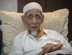 Rahasia Umur 28, 35, 42, 49, 56, 63, 70 Sampai 77 Tahun Kata Mbah Moen, Umur 42 Penentu Nasib Rezeki